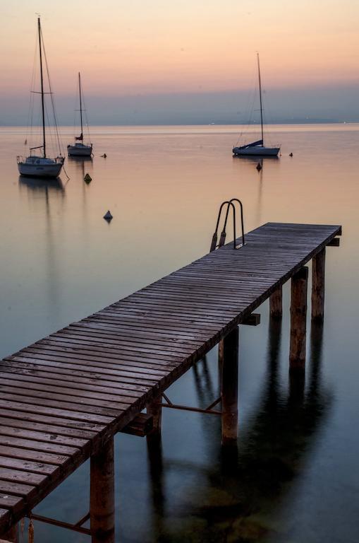 Ostello Meet Gardalake Hostel Peschiera del Garda Exterior foto